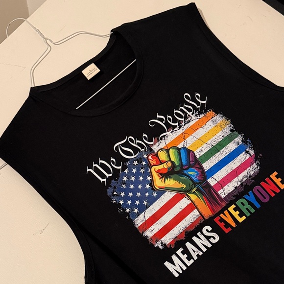 Black Sleeveless Graphic Tee - Picture 4 of 4